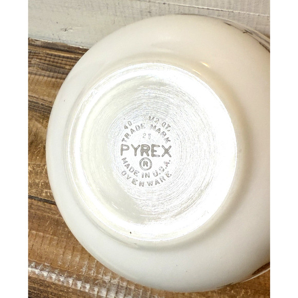 Vintage Pyrex Early American 2.5 Quart Mixing Bowl Brown Colonial Eagle #403 - Picture 6 of 6